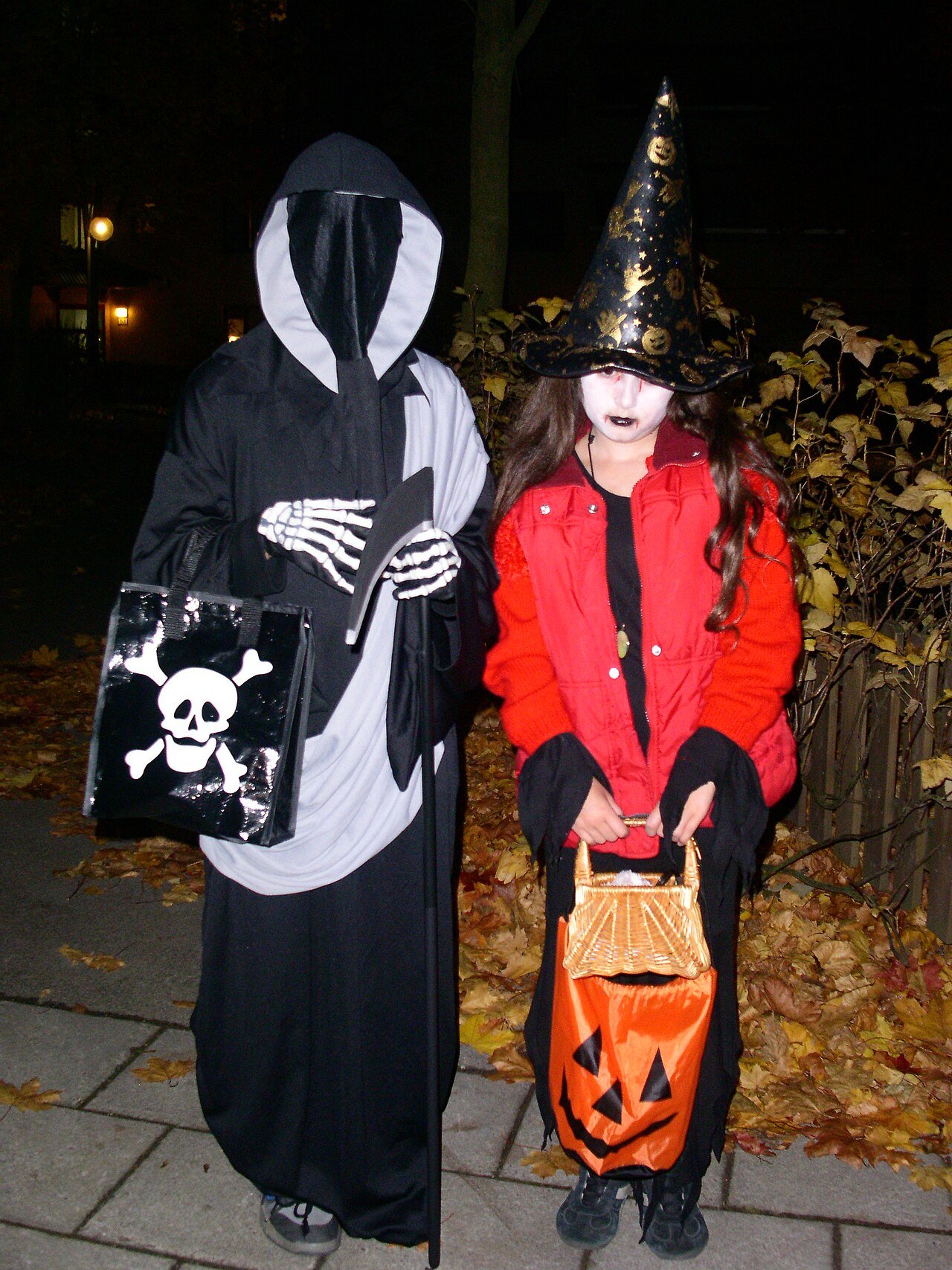 Wymiana strojów na Halloween: rodzice w Anglii oszczędzają